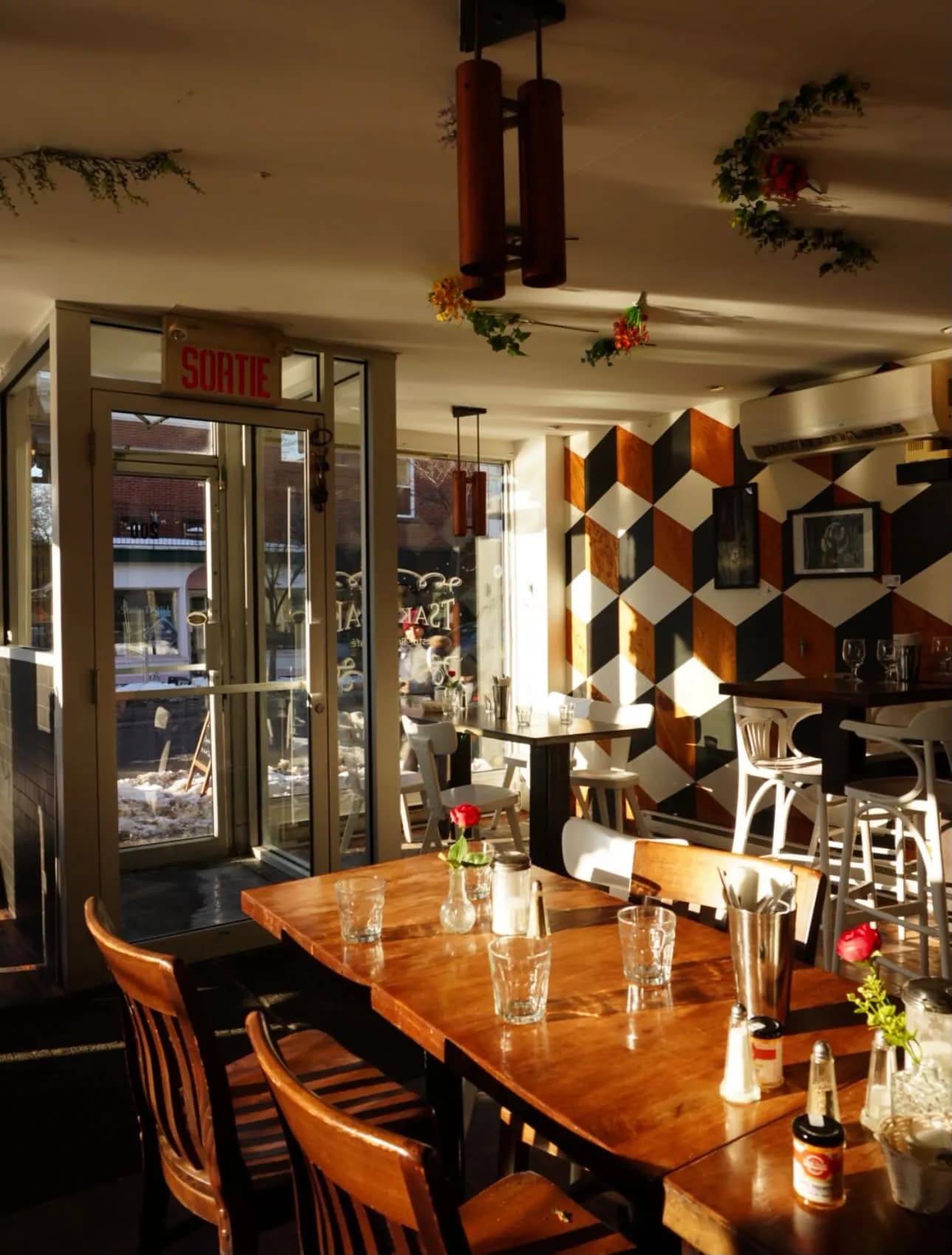 Dining room of the Tsak Tsak restaurant in Montréal